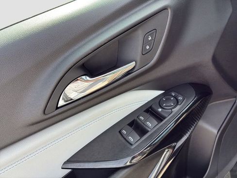 Used 2025 Chevrolet Trax LT w/ Driver Confidence Package image 17