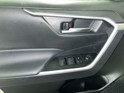 Used 2025 Toyota RAV4 XLE image 13