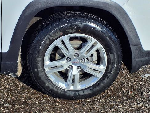 Used 2024 GMC Terrain SLE image 25