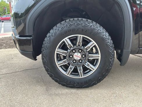 Used 2024 GMC Sierra 1500 AT4 w/ Technology Package AWD/4WD image 4