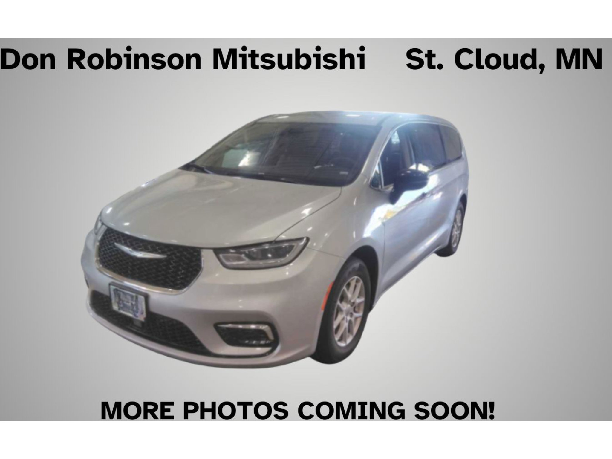 Used 2024 Chrysler Pacifica Touring-L FWD image 1