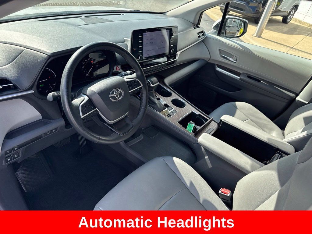 Certified 2023 Toyota Sienna XLE FWD image 14