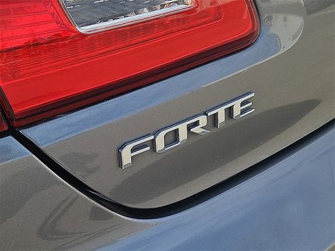 Used 2016 Kia Forte Koup SX w/ SX Premium Package image 11