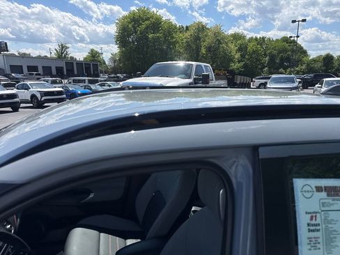 Used 2023 Nissan Kicks SR w/ SR Premium Package FWD image 22
