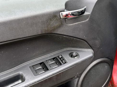 Used 2009 Dodge Caliber SXT image 15