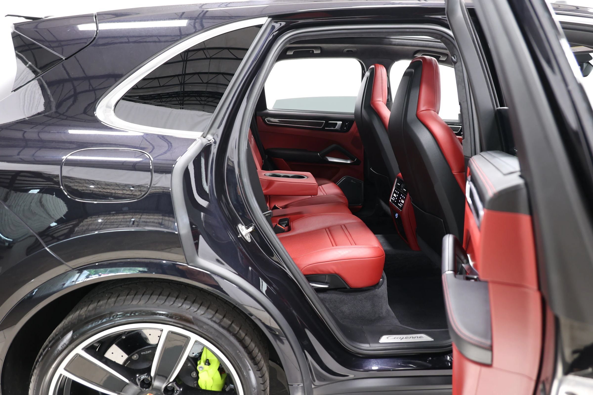 Used 2021 Porsche Cayenne Turbo S AWD/4WD image 87