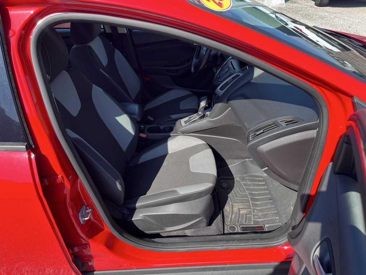 Used 2014 Ford Focus SE w/ SE Sport Package FWD image 15