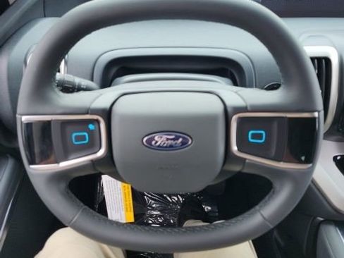 New 2026 Ford Expedition Active image 41