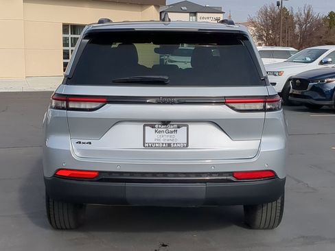 Used 2024 Jeep Grand Cherokee Altitude image 5