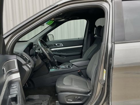 Used 2016 Ford Explorer XLT image 8