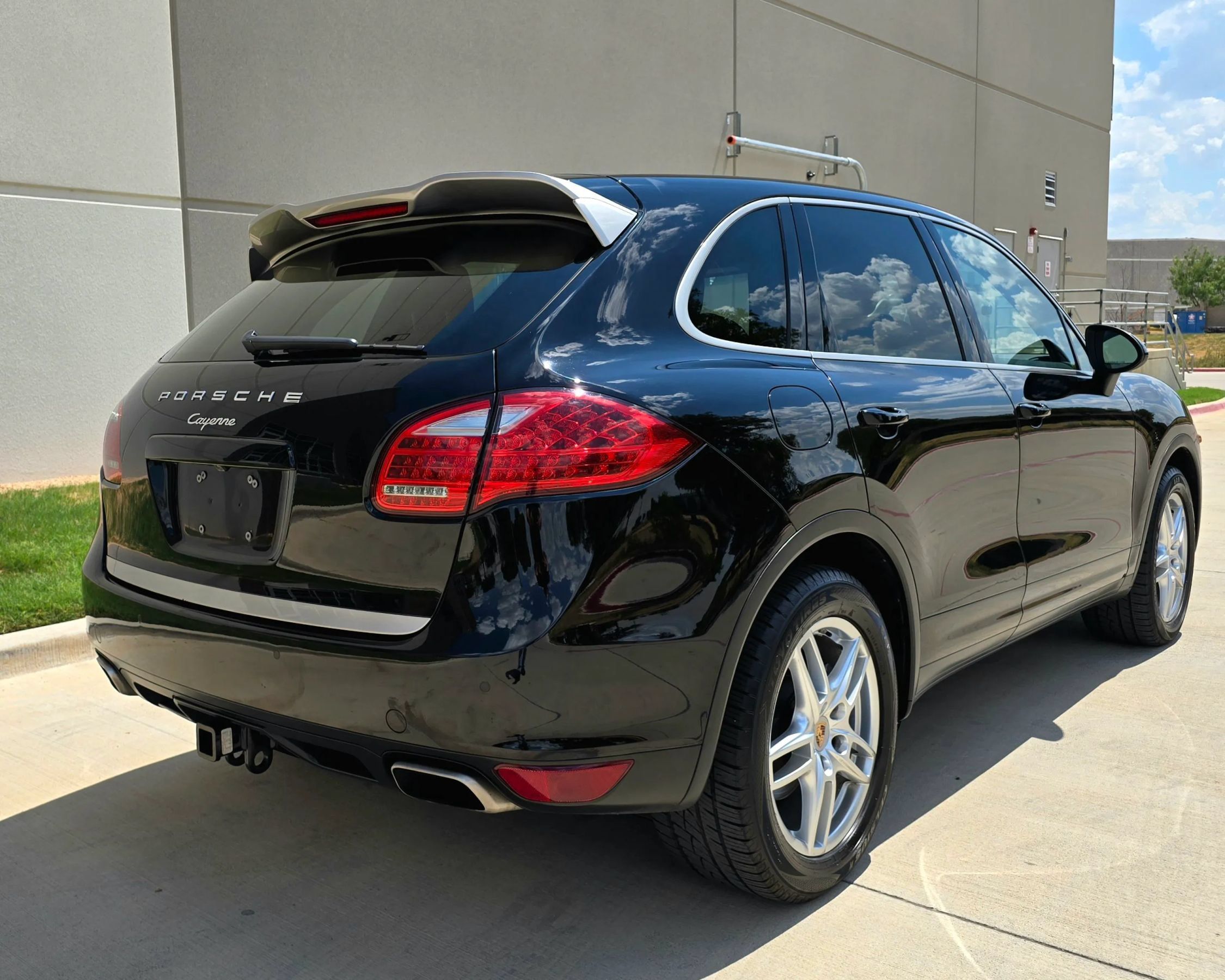 Used 2014 Porsche Cayenne Platinum Edition AWD/4WD image 7