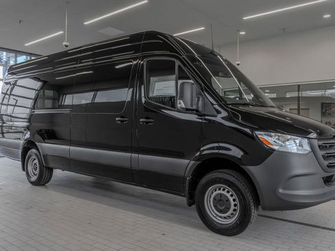 Used 2025 Mercedes-Benz Sprinter 3500 image 11