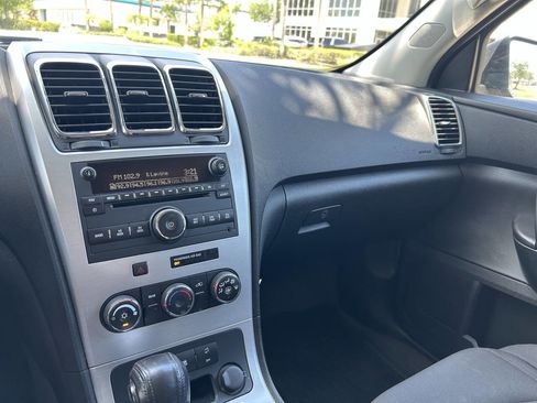 Used 2011 GMC Acadia SLE FWD image 19