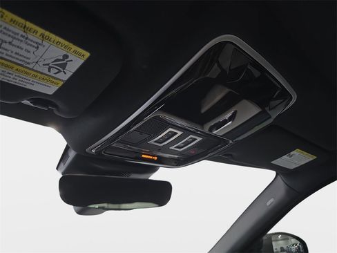 Used 2019 Land Rover Range Rover Velar R-Dynamic SE image 25