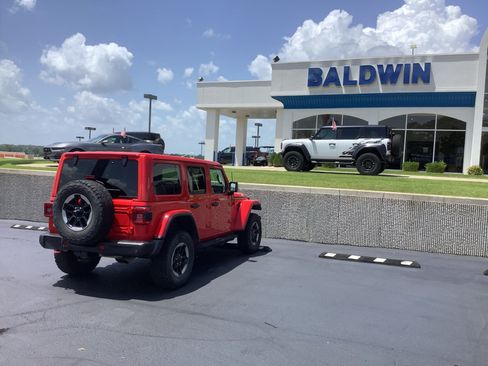 Used 2018 Jeep Wrangler Unlimited Rubicon w/ Dual Top Group AWD/4WD image 7