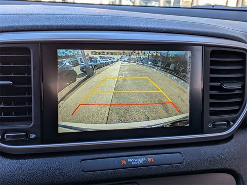 Used 2020 Kia Sportage LX image 18