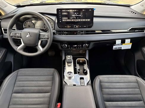 New 2026 Mitsubishi Outlander SE image 16