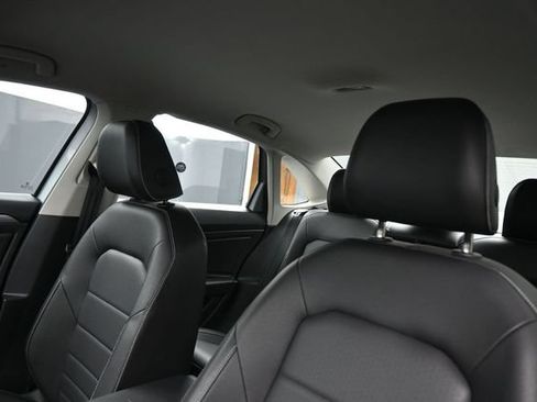 Used 2024 Volkswagen Jetta SE FWD image 2