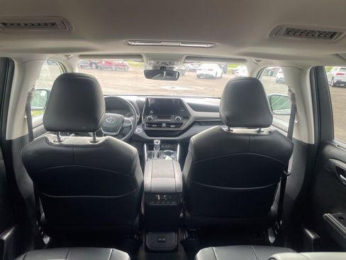 Used 2024 Toyota Highlander XLE image 13
