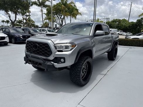 Used 2017 Toyota Tacoma TRD Sport w/ Tow Package RWD image 9