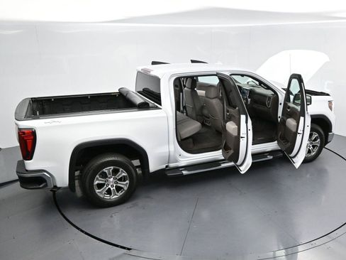 Used 2022 GMC Sierra 1500 SLT AWD/4WD image 39