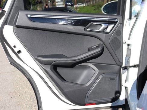 Used 2017 Porsche Macan image 31