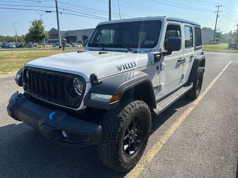 Used 2024 Jeep Wrangler Unlimited AWD/4WD image 8