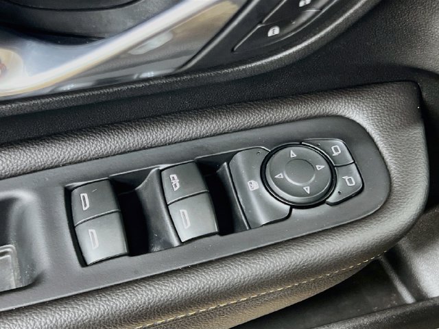 Used 2020 GMC Terrain SLE FWD image 17