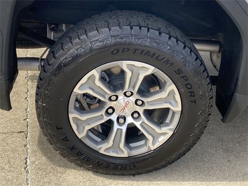 Used 2024 GMC Sierra 1500 SLT image 32