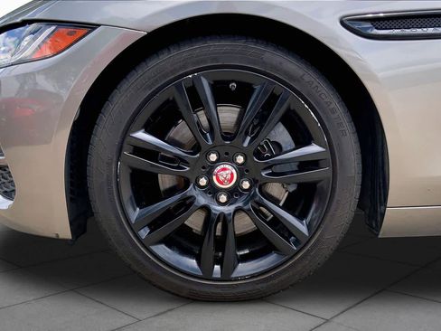 Used 2020 Jaguar XE S RWD image 11