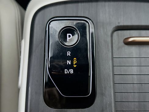 Used 2023 Nissan Ariya FWD image 25