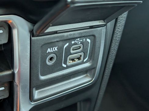 Used 2025 Jeep Wrangler Unlimited Sahara AWD/4WD image 26