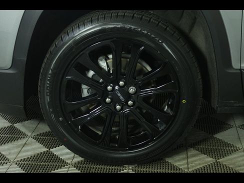 Used 2023 GMC Acadia SLE w/ Driver Convenience Package image 5