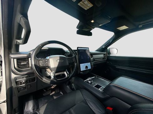 Used 2023 Ford Expedition Platinum RWD image 9