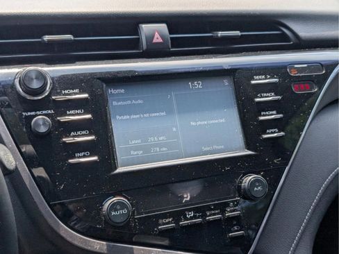 Used 2018 Toyota Camry SE image 35