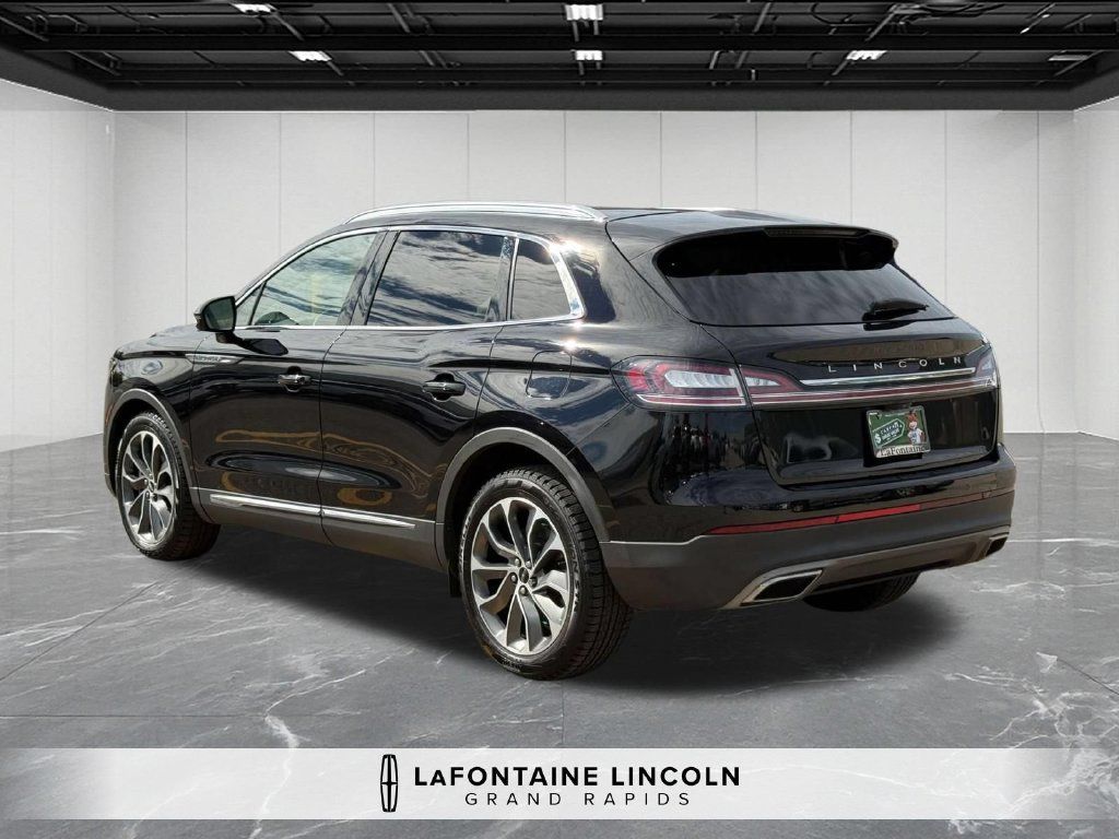 Used 2023 Lincoln Nautilus Reserve AWD/4WD image 3