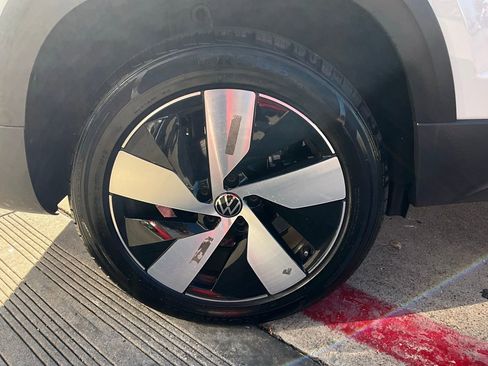 Used 2025 Volkswagen Taos S image 9