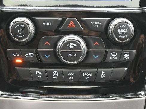 Used 2021 Jeep Grand Cherokee Laredo X AWD/4WD image 20