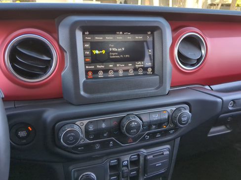 Used 2021 Jeep Wrangler Unlimited Rubicon w/ Safety Group image 18