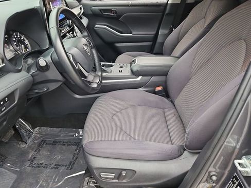 Used 2023 Toyota Highlander LE image 11