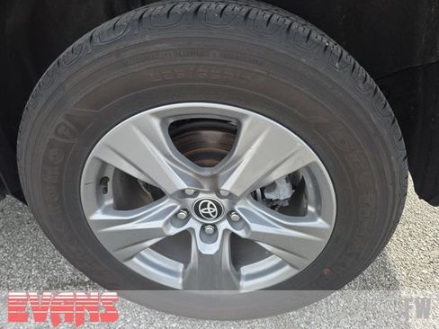 Used 2024 Toyota RAV4 LE AWD/4WD image 23