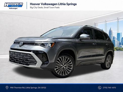 Used 2025 Volkswagen Taos SE w/ Panoramic Sunroof Package FWD image 1