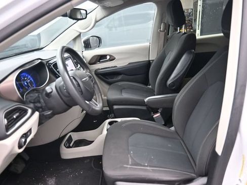 Used 2023 Chrysler Voyager LX FWD image 14