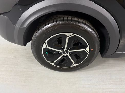 New 2026 Kia Niro LX FWD image 11