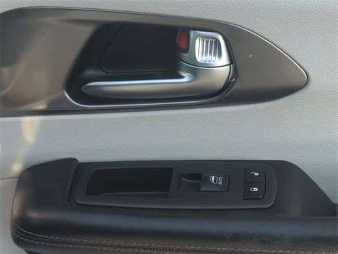 Used 2020 Chrysler Pacifica Touring-L Plus w/ Tire & Wheel Group image 28