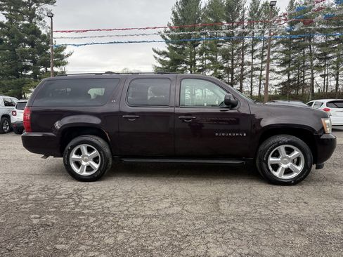 Used 2009 Chevrolet Suburban LT w/ Luxury Package image 4