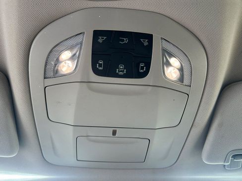 Used 2023 Chrysler Pacifica Touring-L FWD image 27