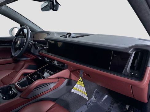 New 2026 Porsche Cayenne GTS image 32