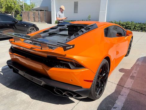 Used 2015 Lamborghini Huracan LP 610-4 AWD/4WD image 3