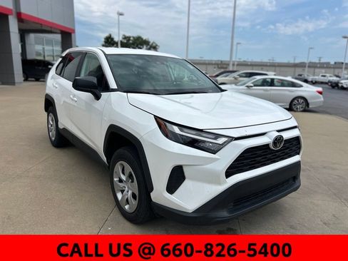 Used 2024 Toyota RAV4 LE AWD/4WD image 4